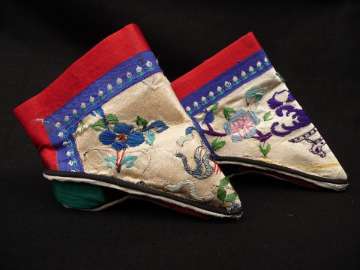 Paire de souliers de lotus brodés pour pieds bandés, Chine